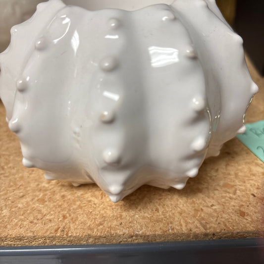 White tea light holder