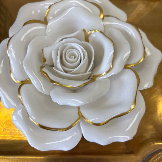 Flower white and gold decor