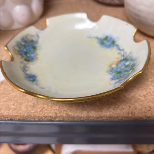 Porcelain bowl with gold rim