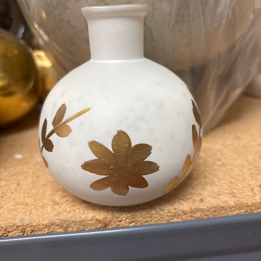 White/gold floral vase