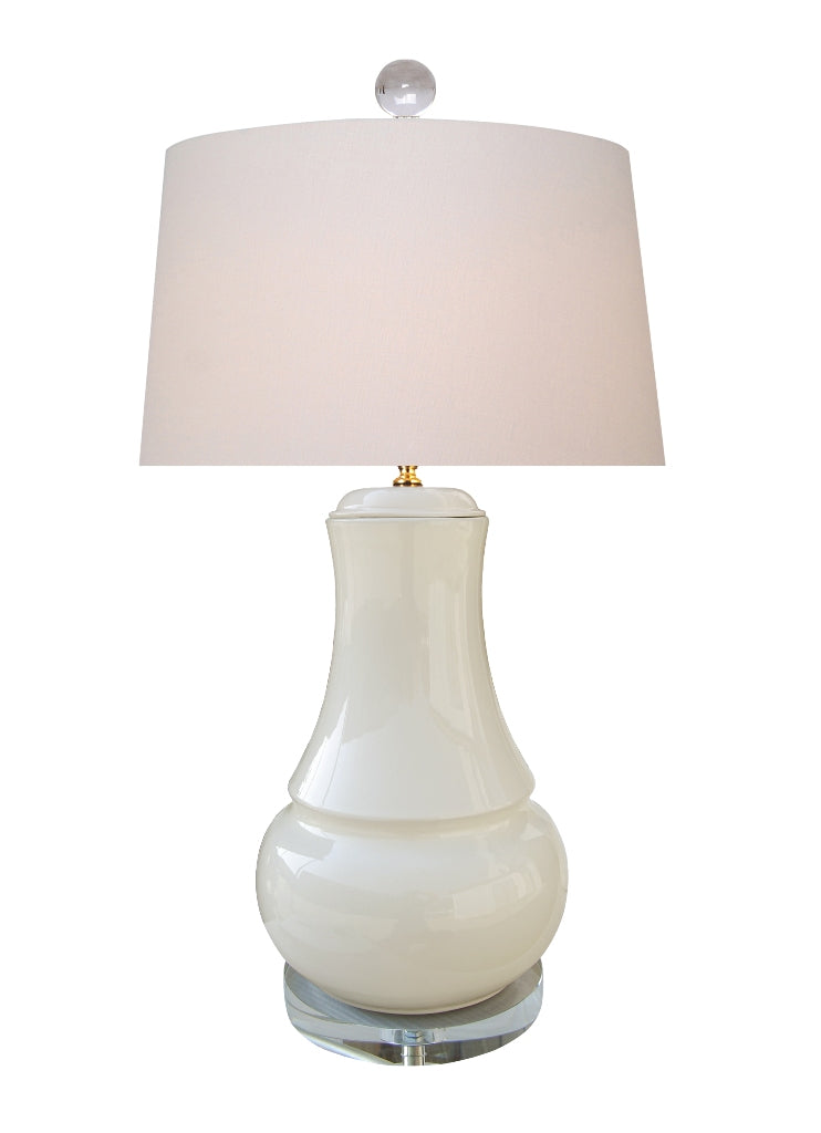 Dove White Vase Lamp